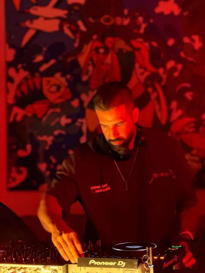 Armando Troya DJ · Red room