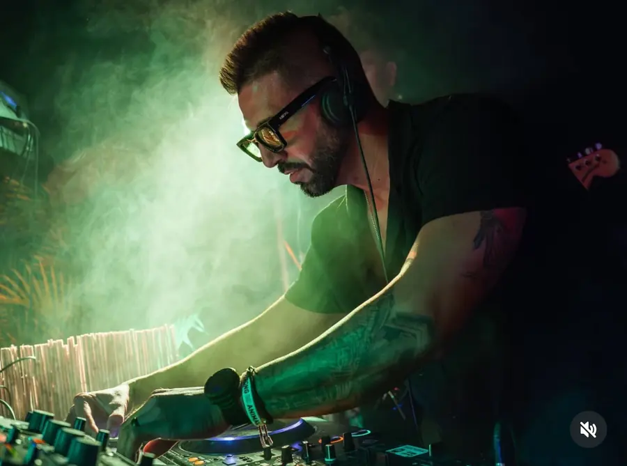 Armando Troya DJ · escena 24